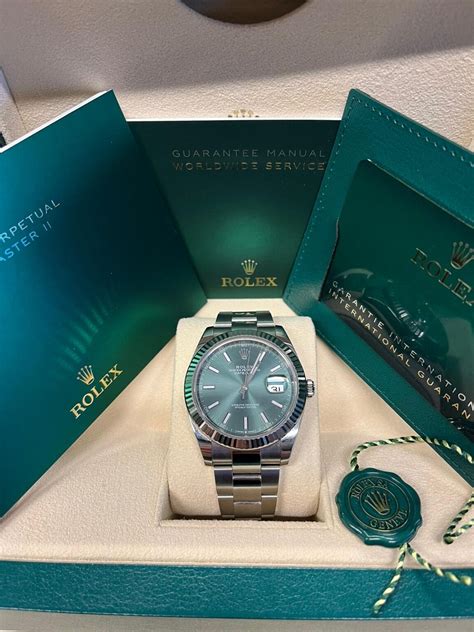 rolex zilver groene plaat|Rolex Perpetual 41 Oystersteel .